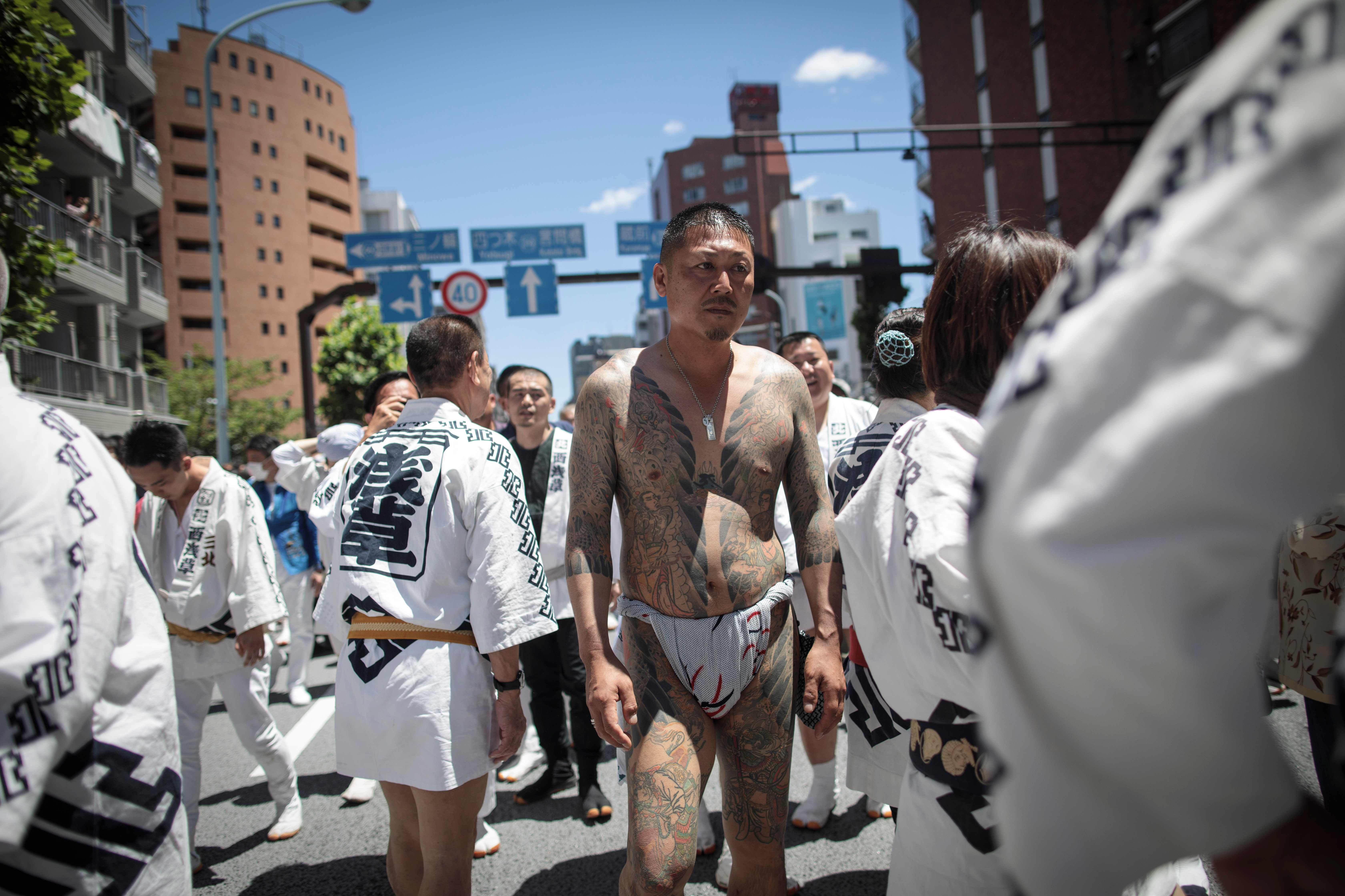 طقوس خاصة لأقلية الشنتو اليابانية خلال احتفالات دينية