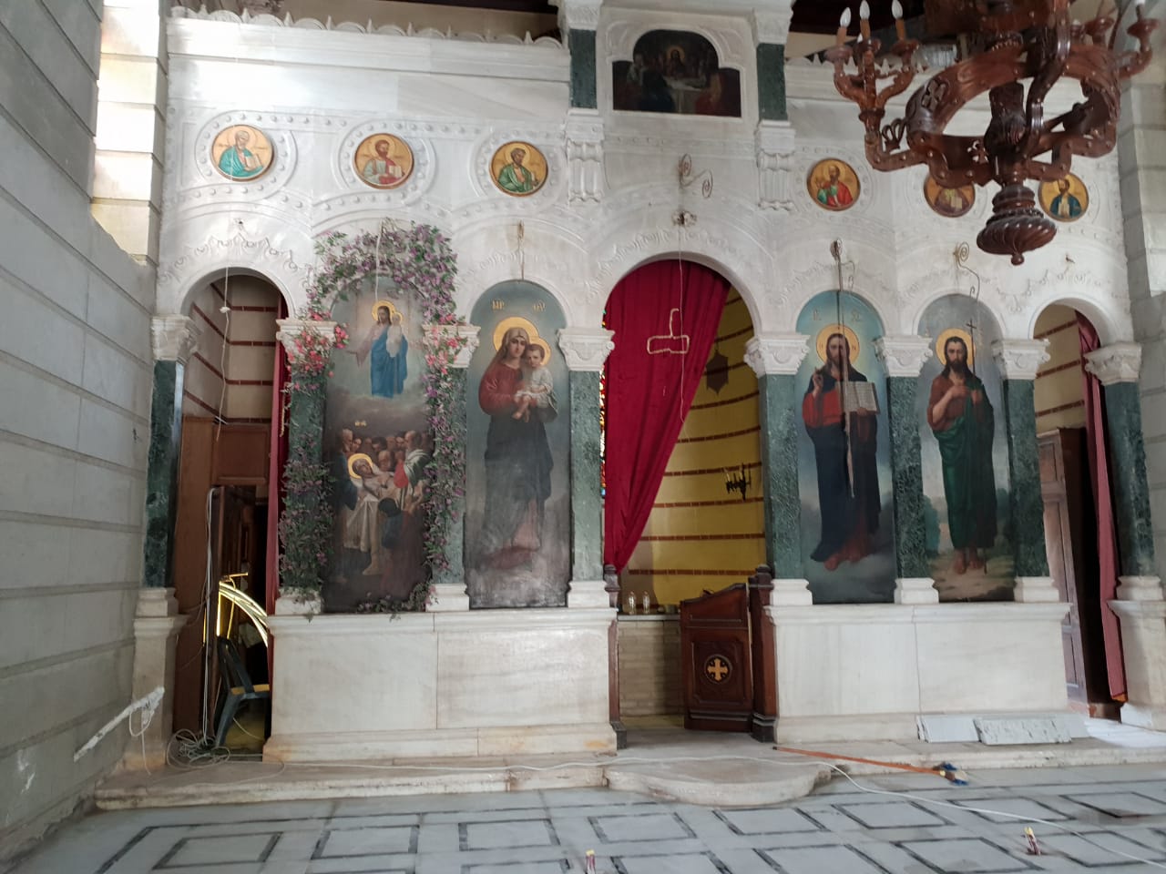 5- كنيسة بداخل المقابر اليونانية