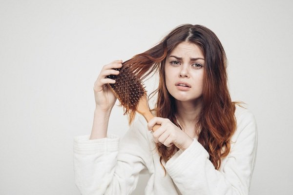 العلاجات الكيمائوية تؤثر على نساقط الشعر