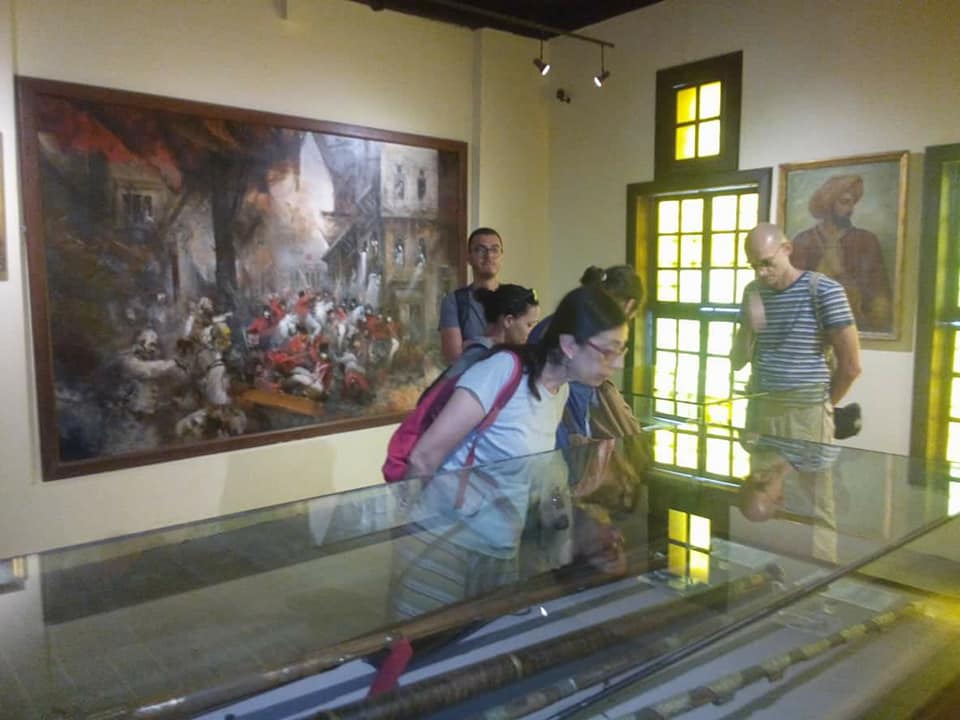 وفد من السياح الإيطاليين يزورون متحف رشيد (1)