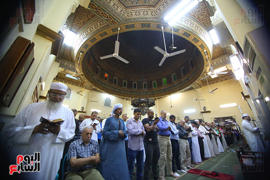 صور صلاة التراويح من مسجد مصطفى محمود  (10)