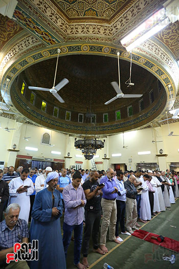 صور صلاة التراويح من مسجد مصطفى محمود  (9)