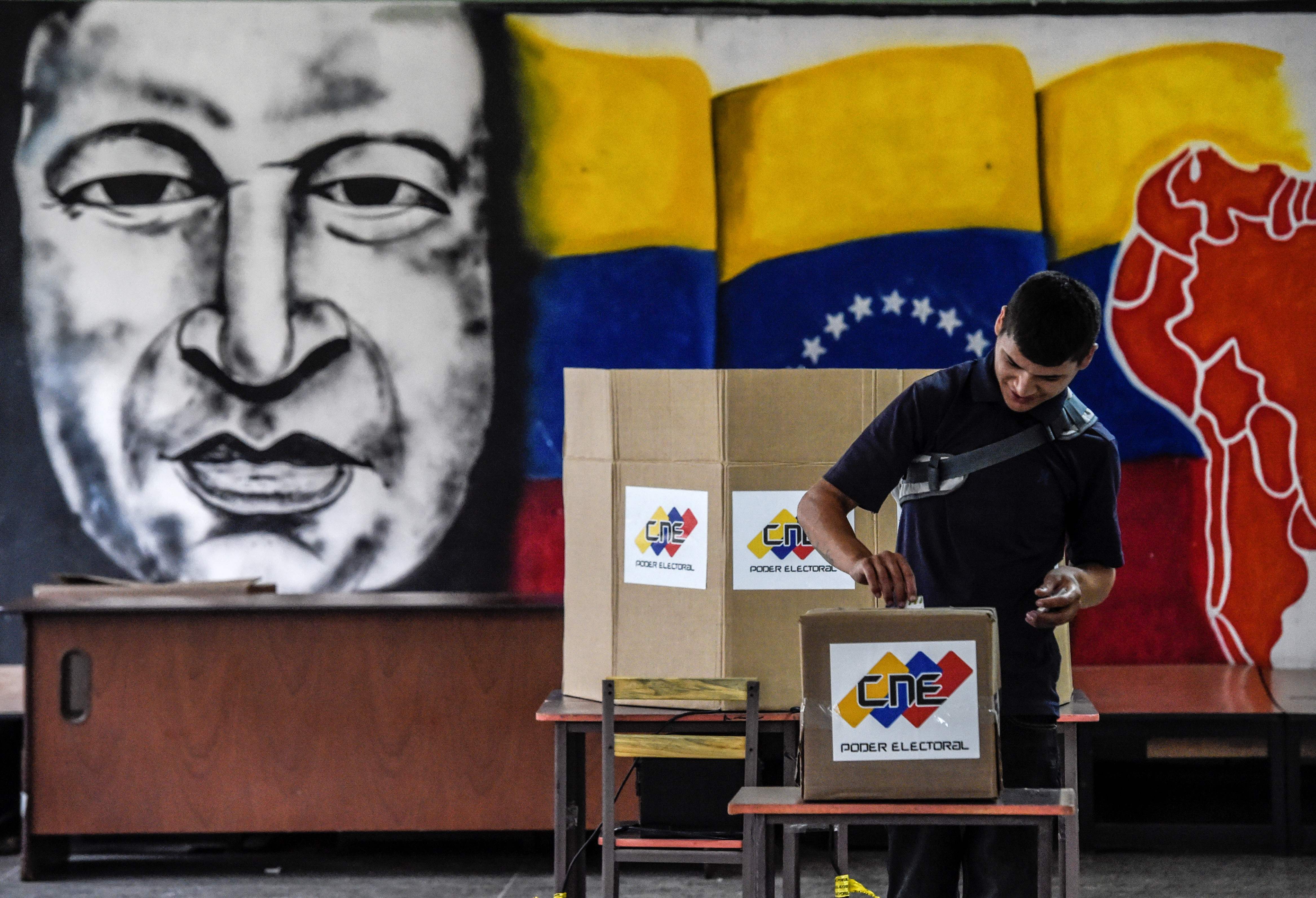 جانب من تصويت الناخبين بانتخابات فنزويلا 