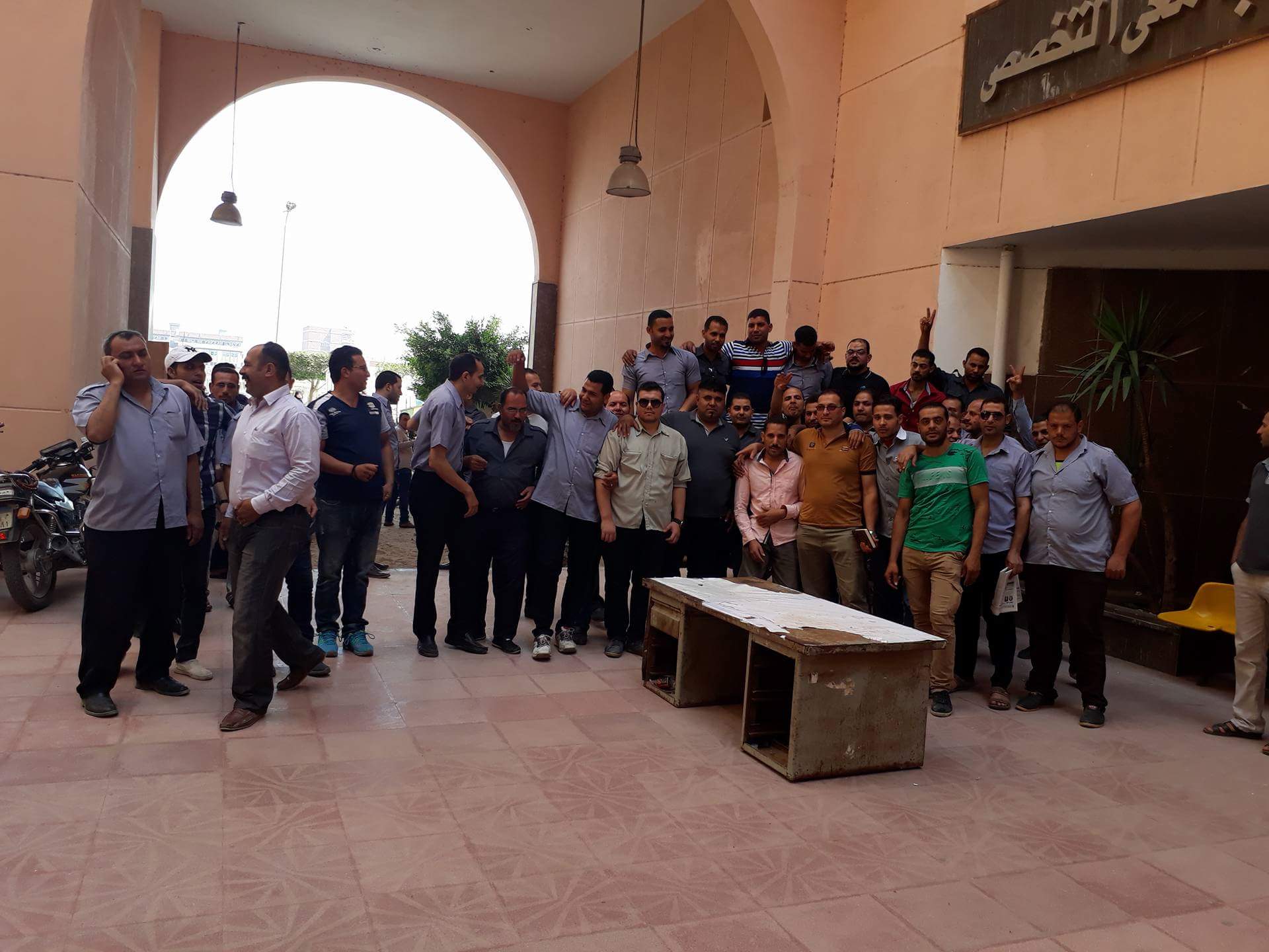 وقفة احتجاجية لأفراد أمن مستشفى جامعة المنوفية للمطالبة بتثبيتهم (3)