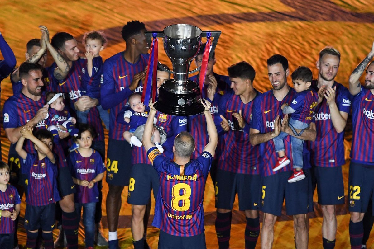 احتفالات برشلونة بلقب الدوري الاسباني