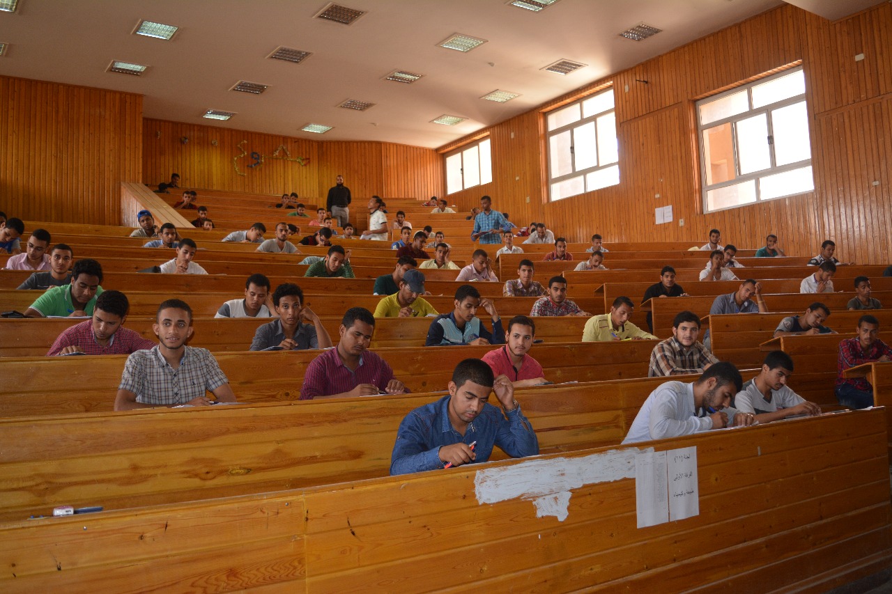 طلاب جامعة الازهر خلال الامتحانات