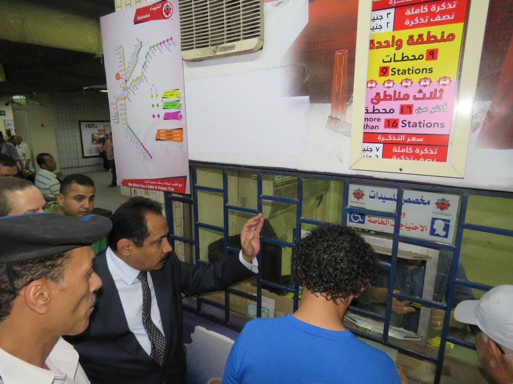 مساعد وزير الداخلية يتفقد مكاتب بيع تذاكر المترو