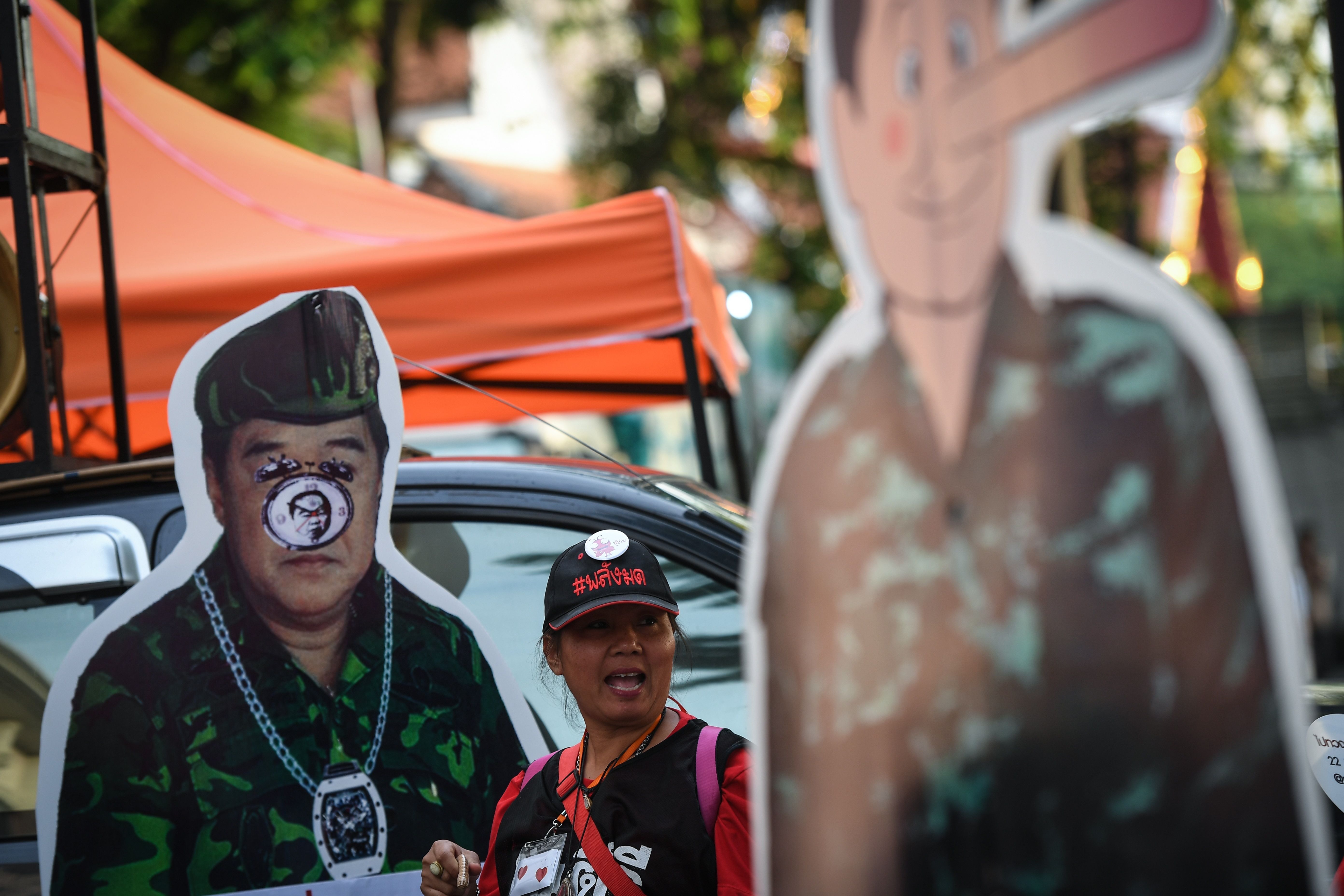 احتجاجات فى تايلاند لمطالبة الجيش بالتخلى عن السلطة
