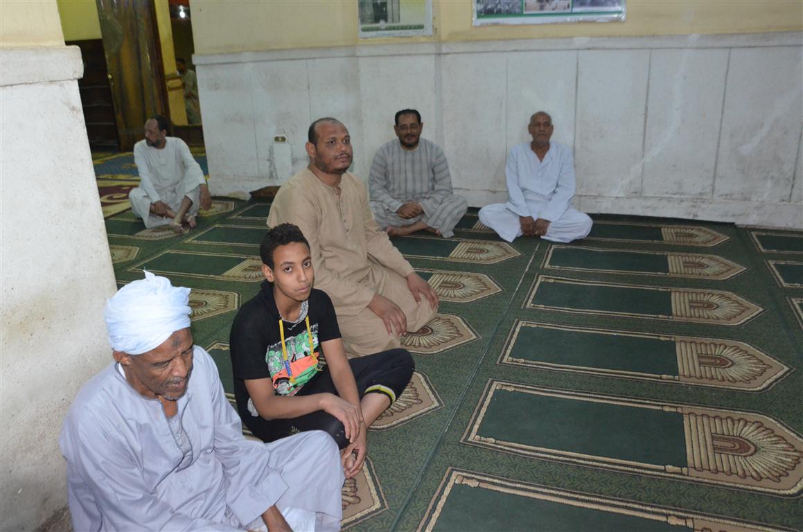 الحضور داخل مسجد العتيق باسنا