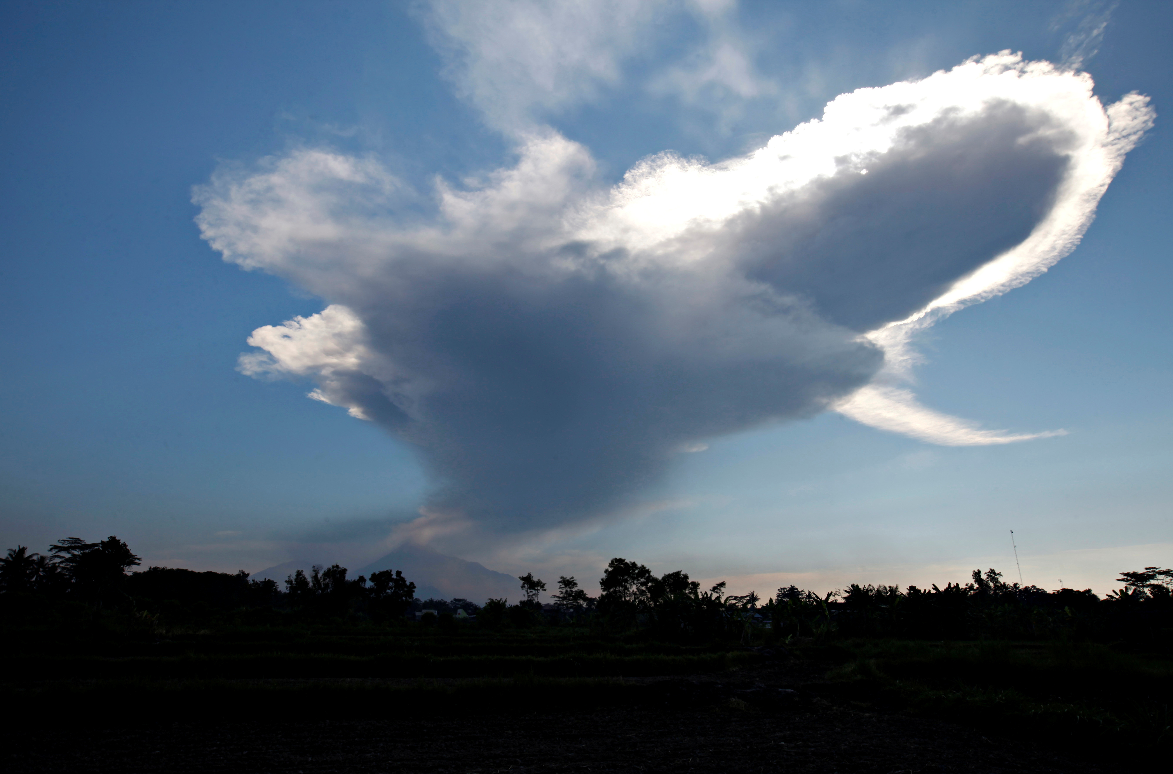  بركان إندونيسى 