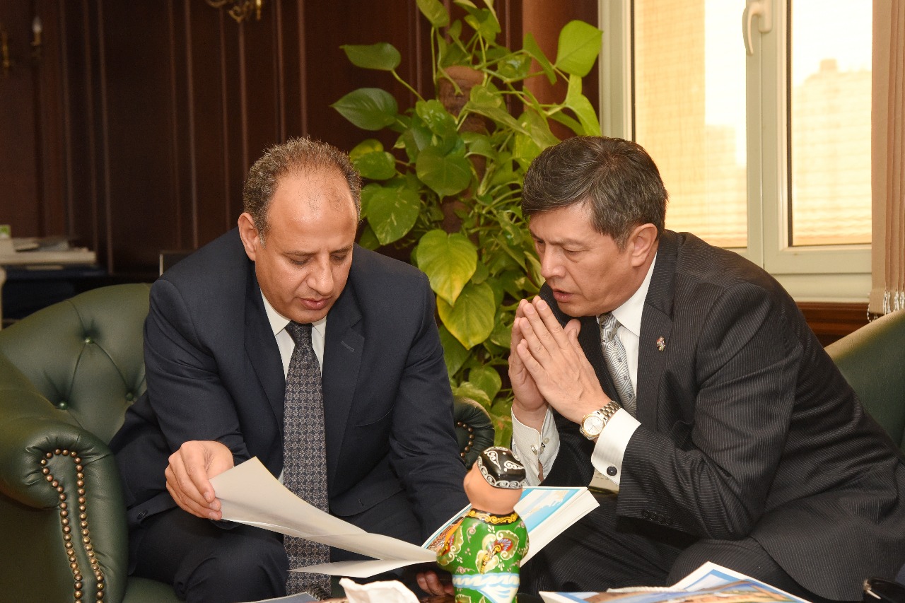 محافظ الإسكندرية يستقبل سفير أوزباكستان بالقاهرة  (6)