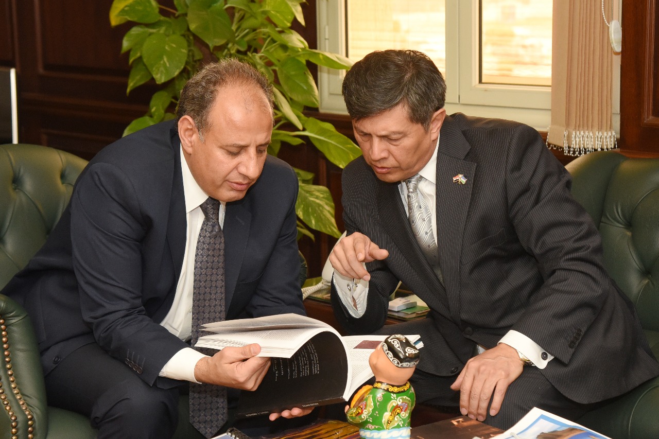محافظ الإسكندرية يستقبل سفير أوزباكستان بالقاهرة  (2)