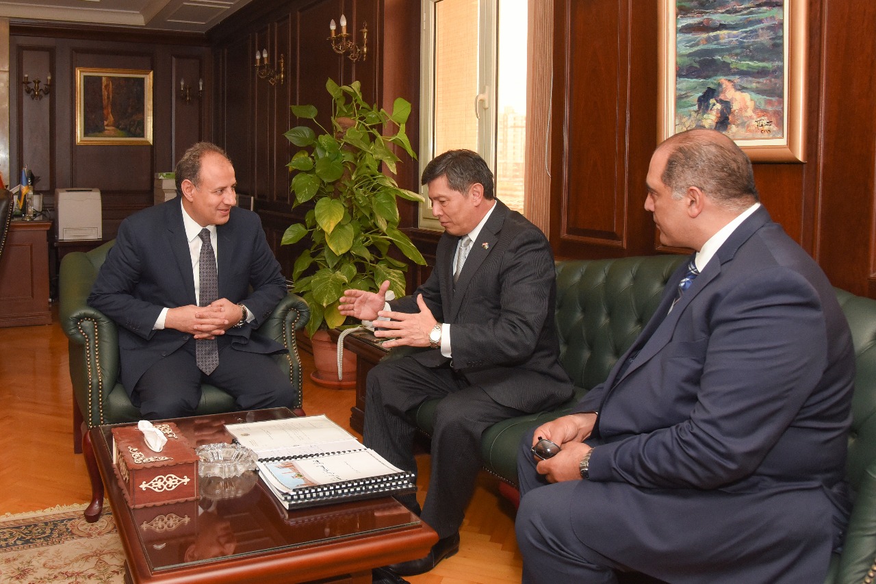 محافظ الإسكندرية يستقبل سفير أوزباكستان بالقاهرة  (5)