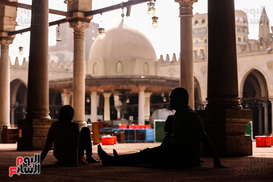 الصائمون يستمتعون بقضاء نهار رمضان فى المساجد  (12)