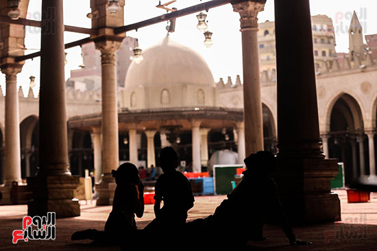 الصائمون يستمتعون بقضاء نهار رمضان فى المساجد  (11)