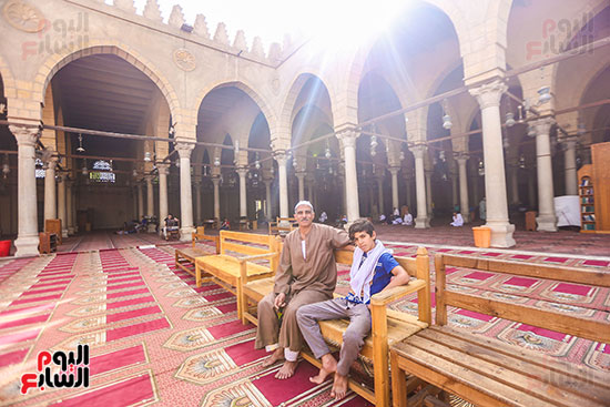 الصائمون يستمتعون بقضاء نهار رمضان فى المساجد  (18)