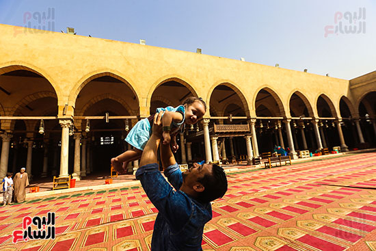 الصائمون يستمتعون بقضاء نهار رمضان فى المساجد  (14)