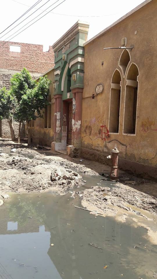 المياه تحاصر المسجد