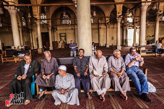 الصائمون يستمتعون بقضاء نهار رمضان فى المساجد  (21)