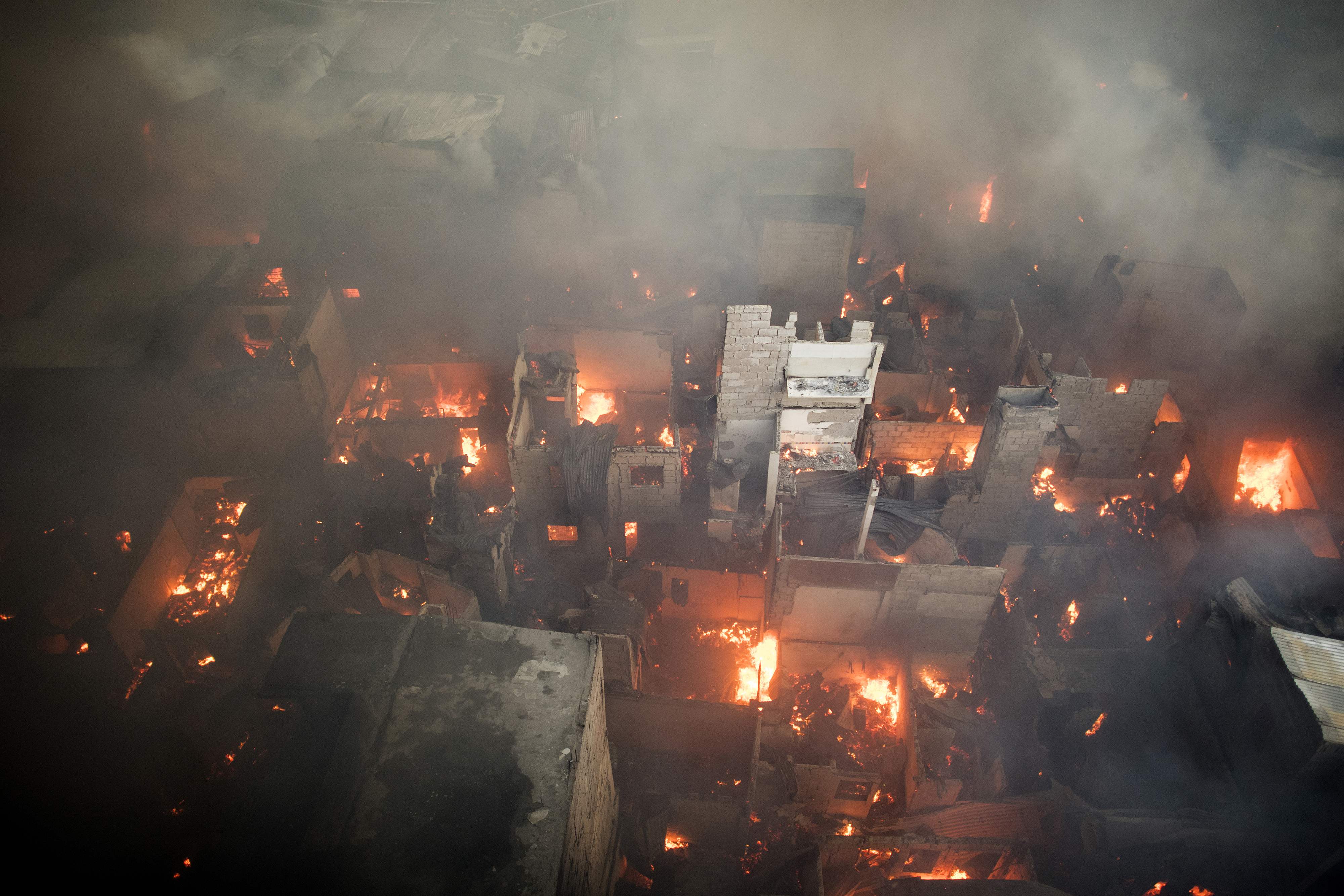حريق هائل يلتهم 200 منزل فى منطقة عشوائية بمانيلا فى الفلبين