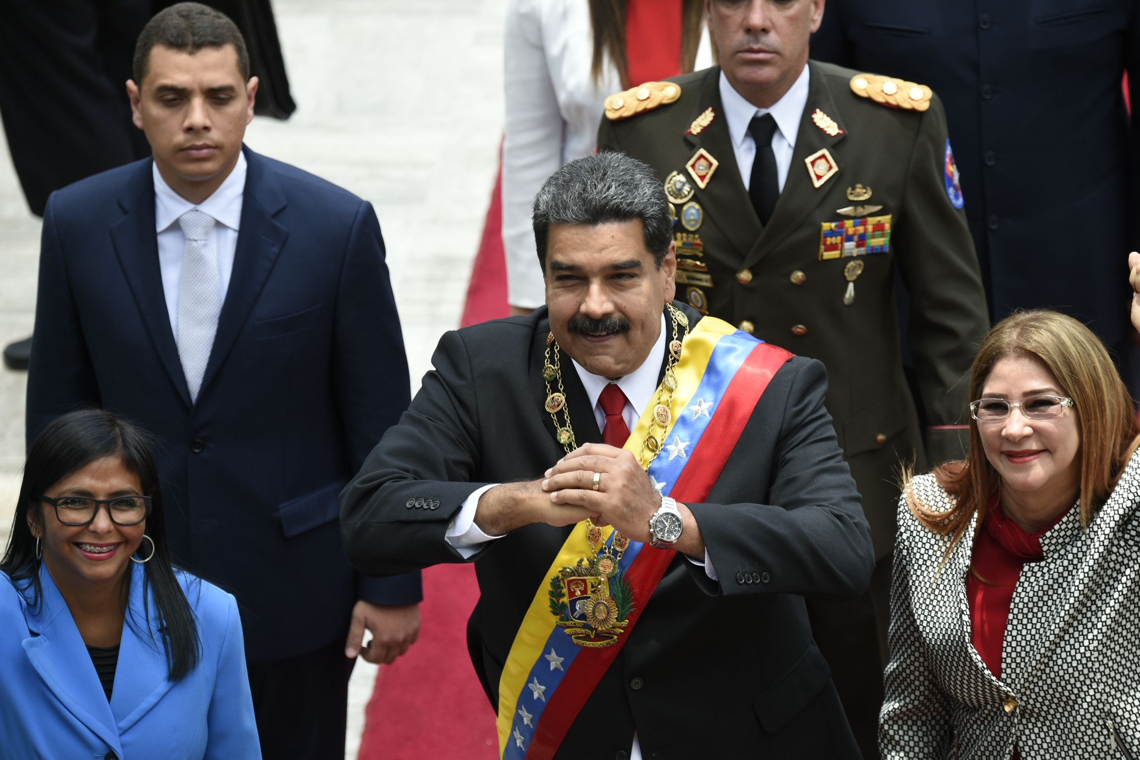 مادورو وسط المسئولين