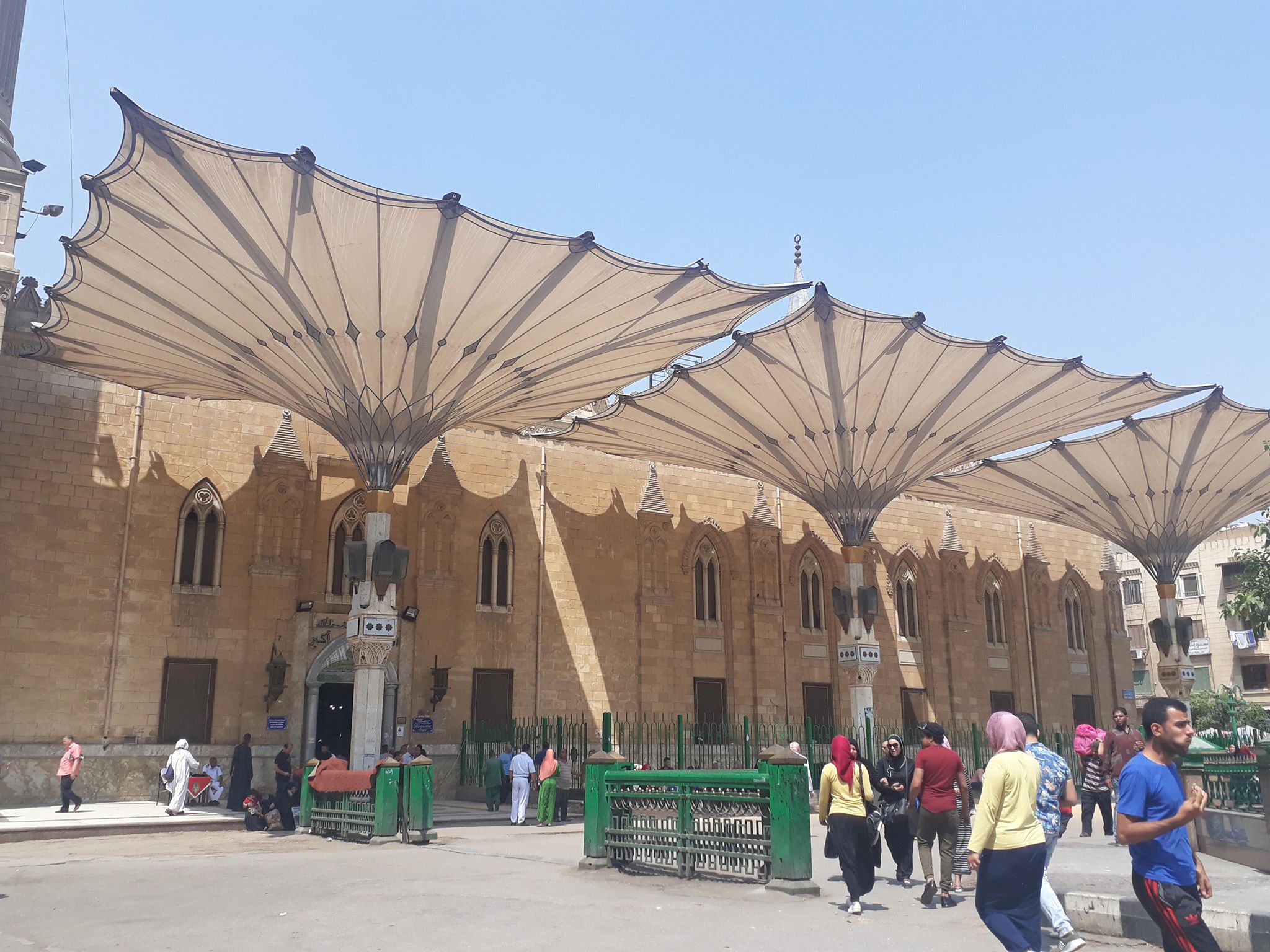 ساحة مسجد الحسين