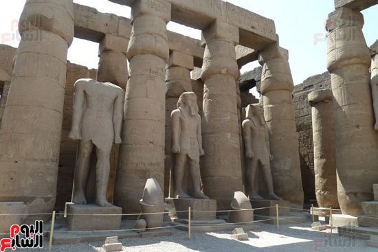 تماثيل ملوك الفراعنة داخل معبد الملك امنحتب