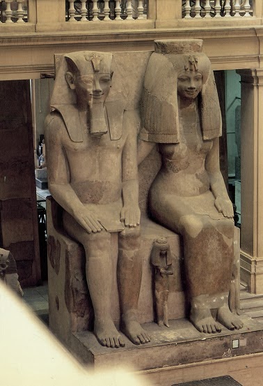 تمثال الملك امنحت الثالث وزوجته الملكة تى