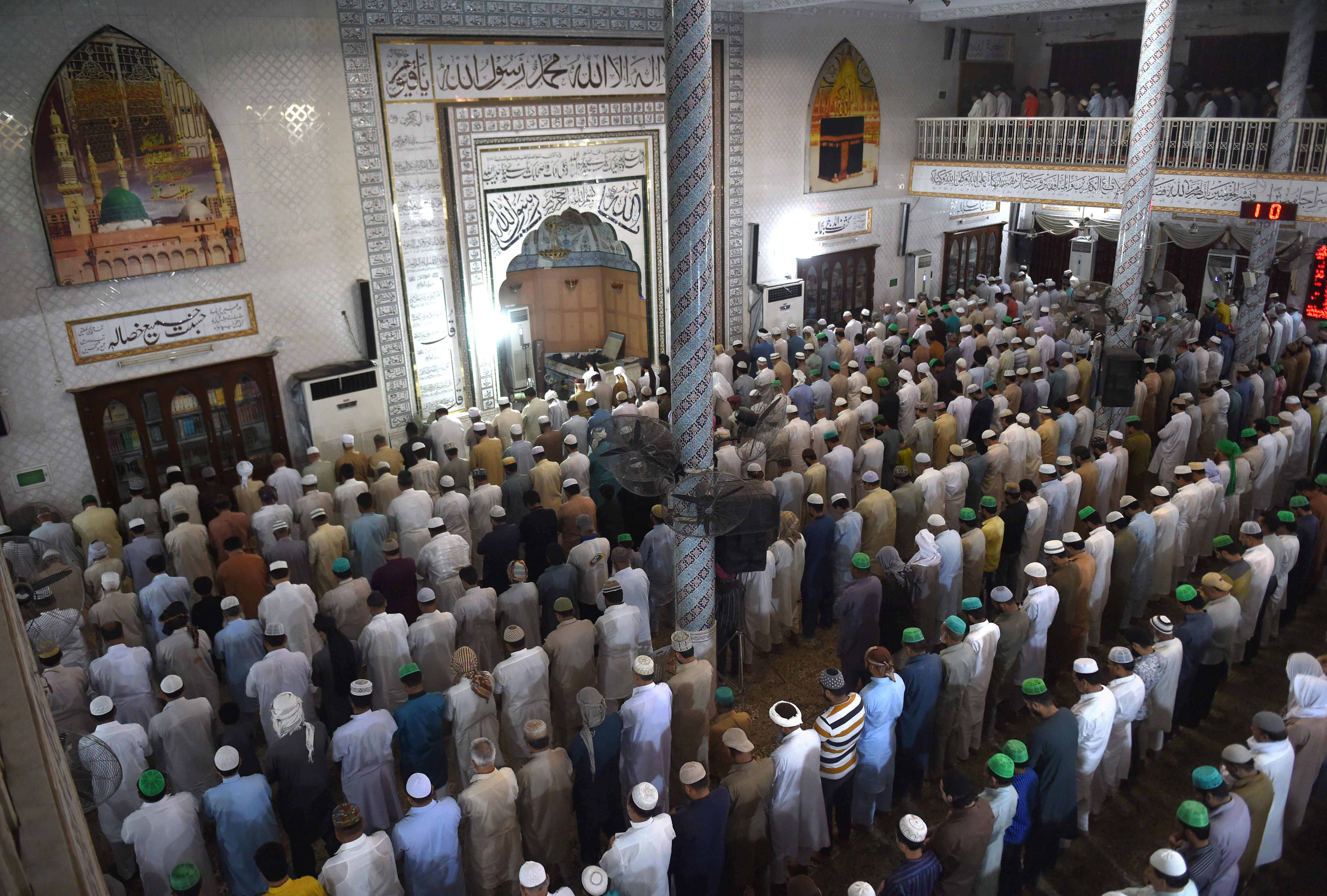 صلاة الجمعة من مسجد بباكستان