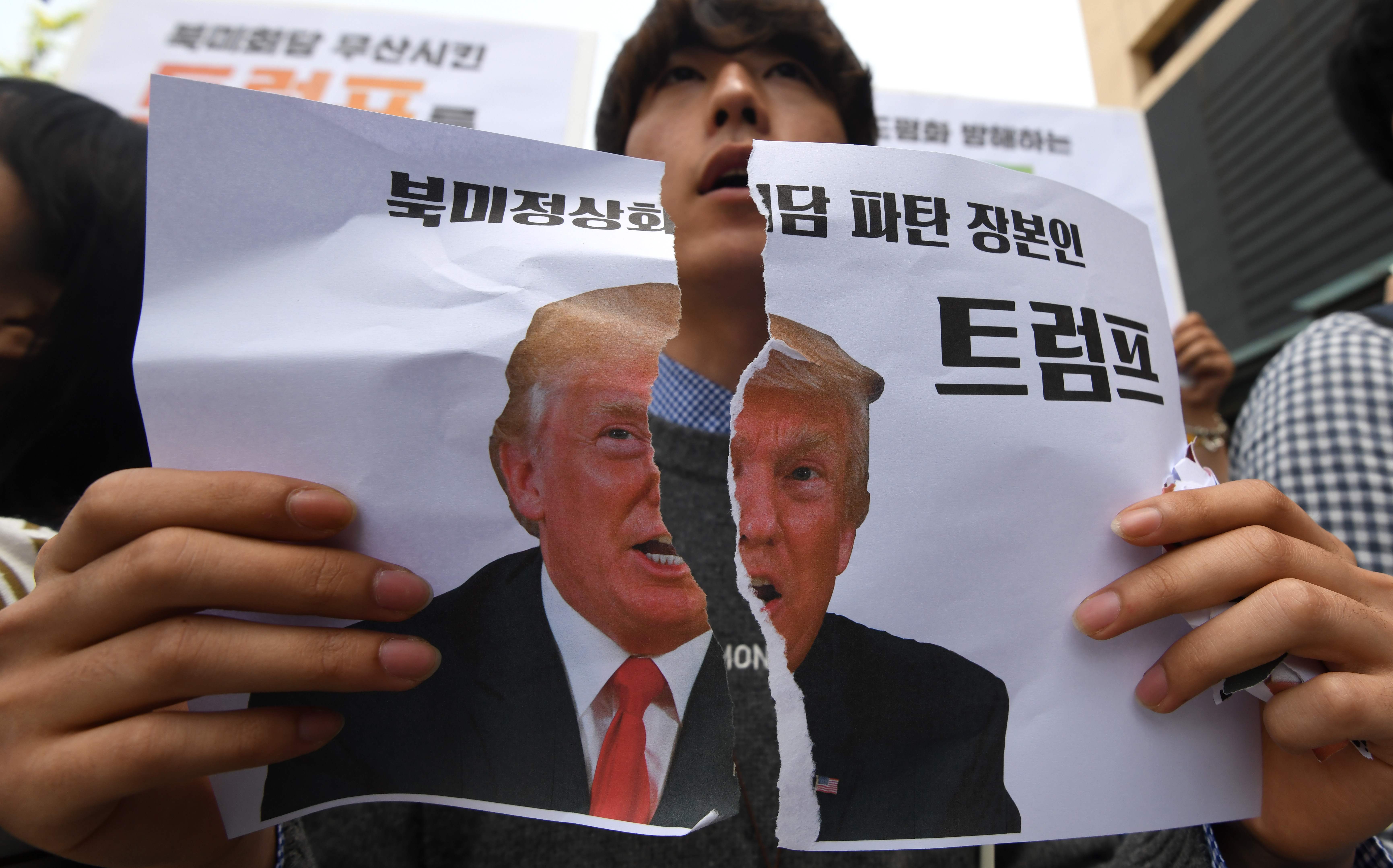 تمزيق صور ترامب فى كوريا الجنوبية