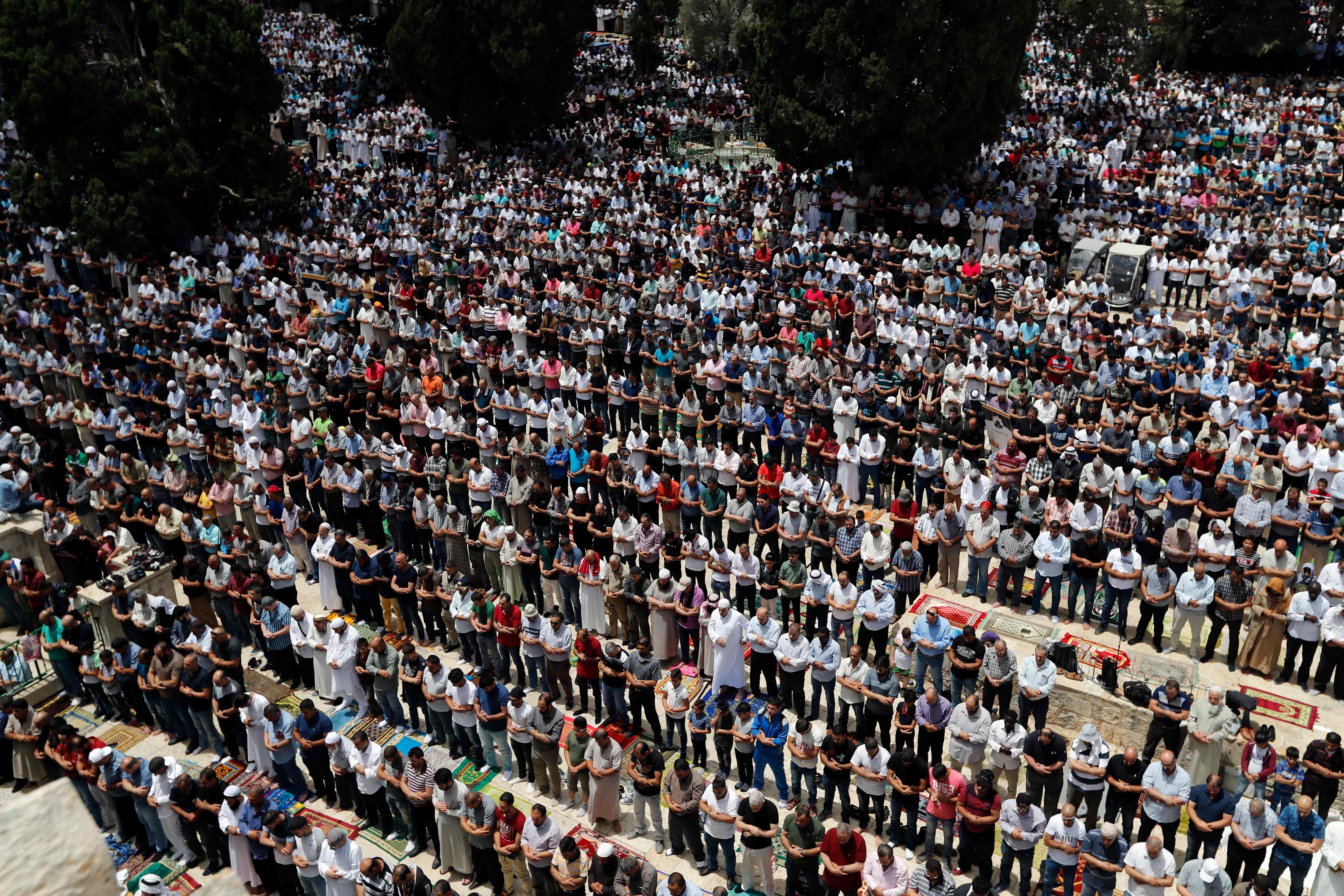 آلاف المصين فى الجمعة الثانية من رمضان