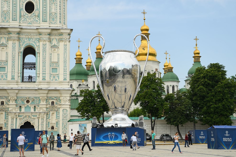 كأس دورى أبطال أوروبا فى شوارع كييف