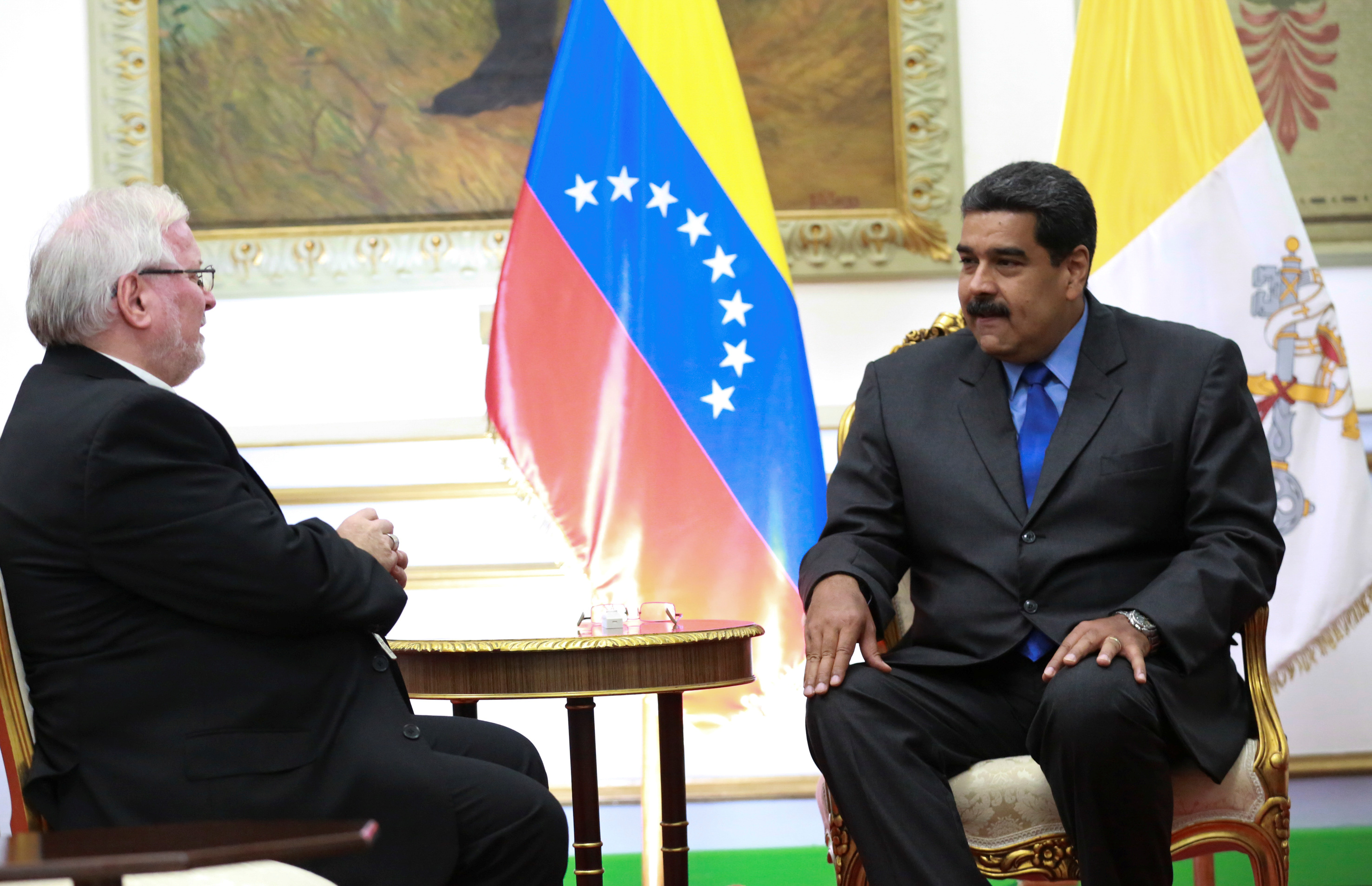 مادورو يلتقى السناتور الجمهورى الأمريكى بوب كروكر