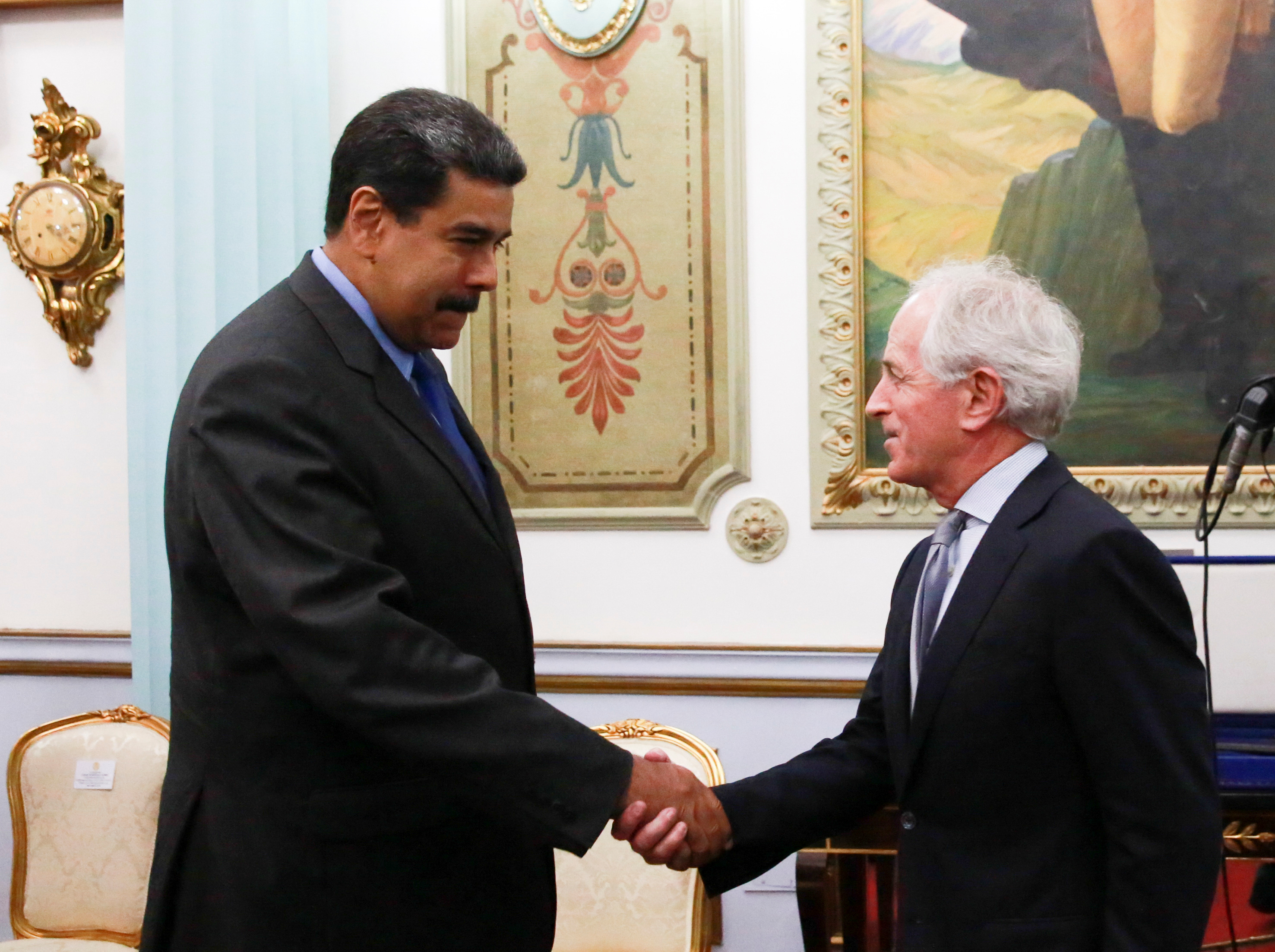 الرئيس نيكولاس مادورو يلتقى السناتور الجمهورى الأمريكى بوب كروكر