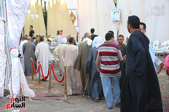 صور خالد أبو بكر ينظم حفل إفطاره السنوى بقرية سرسنا بالفيوم (23)