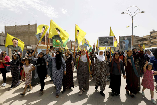 جانب من مظاهرات سيدات الأكراد 