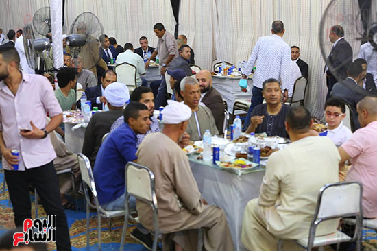 صور خالد أبو بكر ينظم حفل إفطاره السنوى بقرية سرسنا بالفيوم (14)