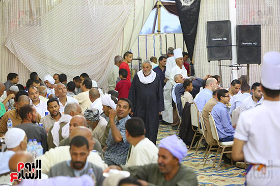 صور خالد أبو بكر ينظم حفل إفطاره السنوى بقرية سرسنا بالفيوم (16)