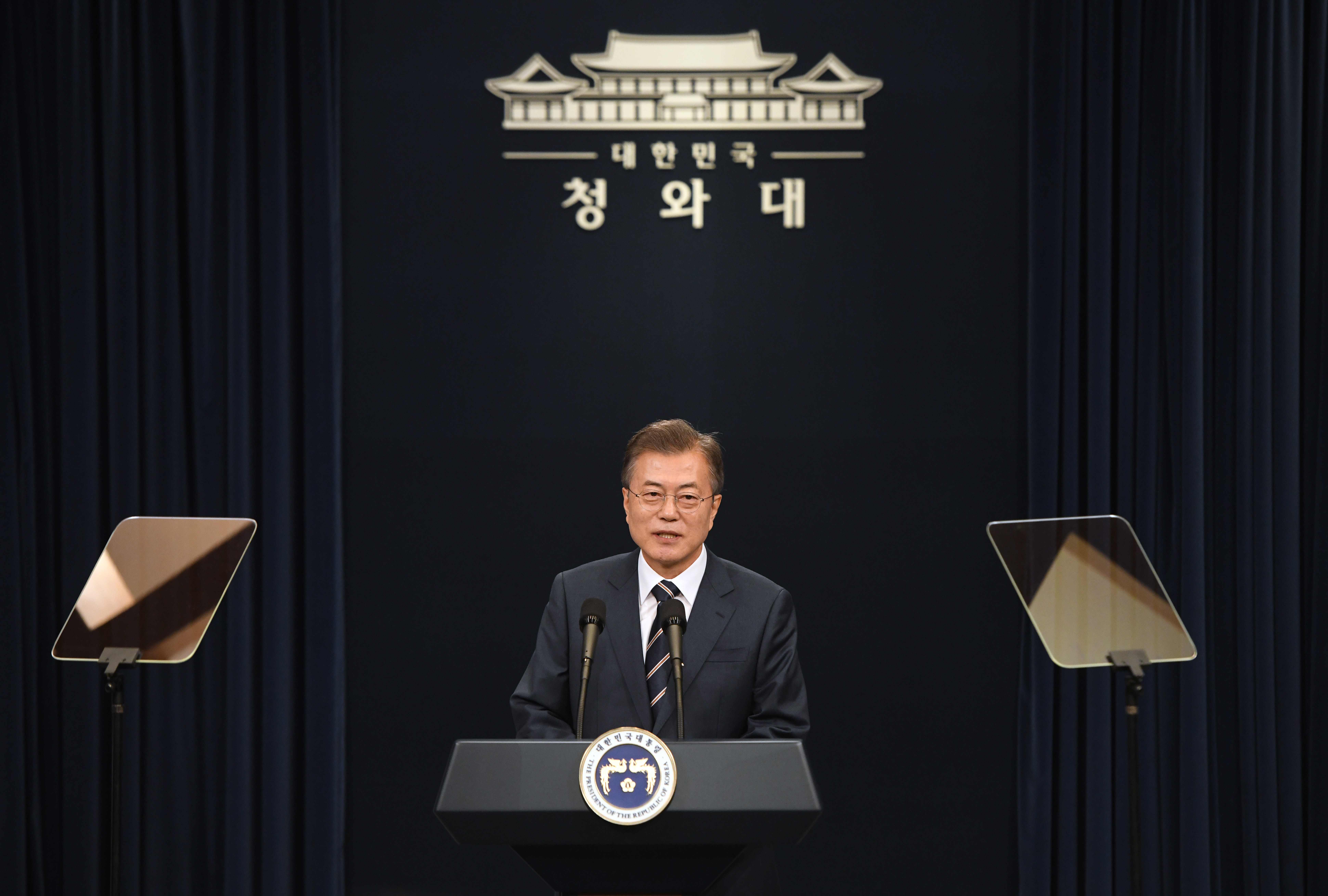 رئيس كوريا الجنوبية يتحدث للصحفيين