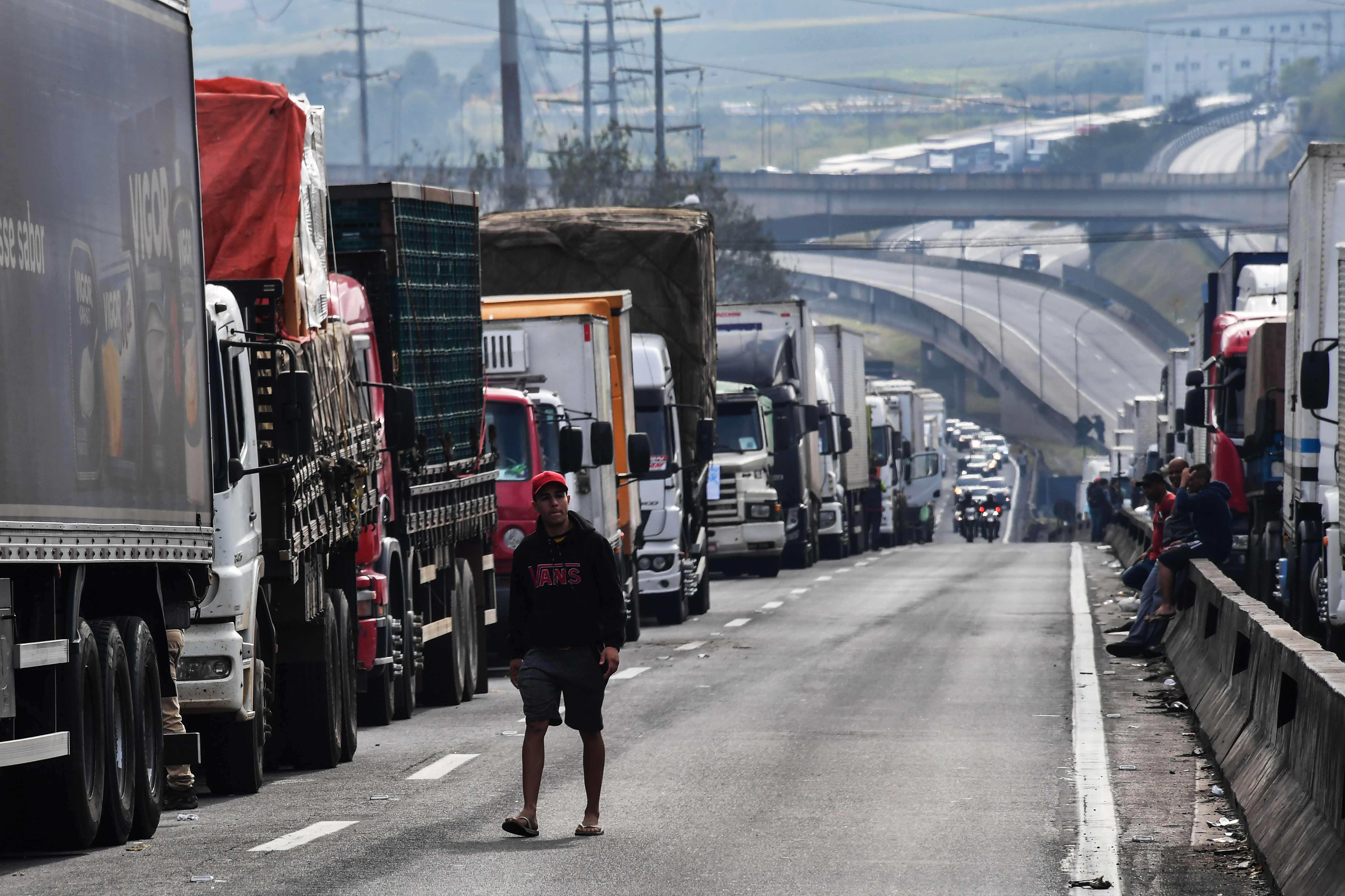 اضراب سائقى الشاحنات فى البرازيل