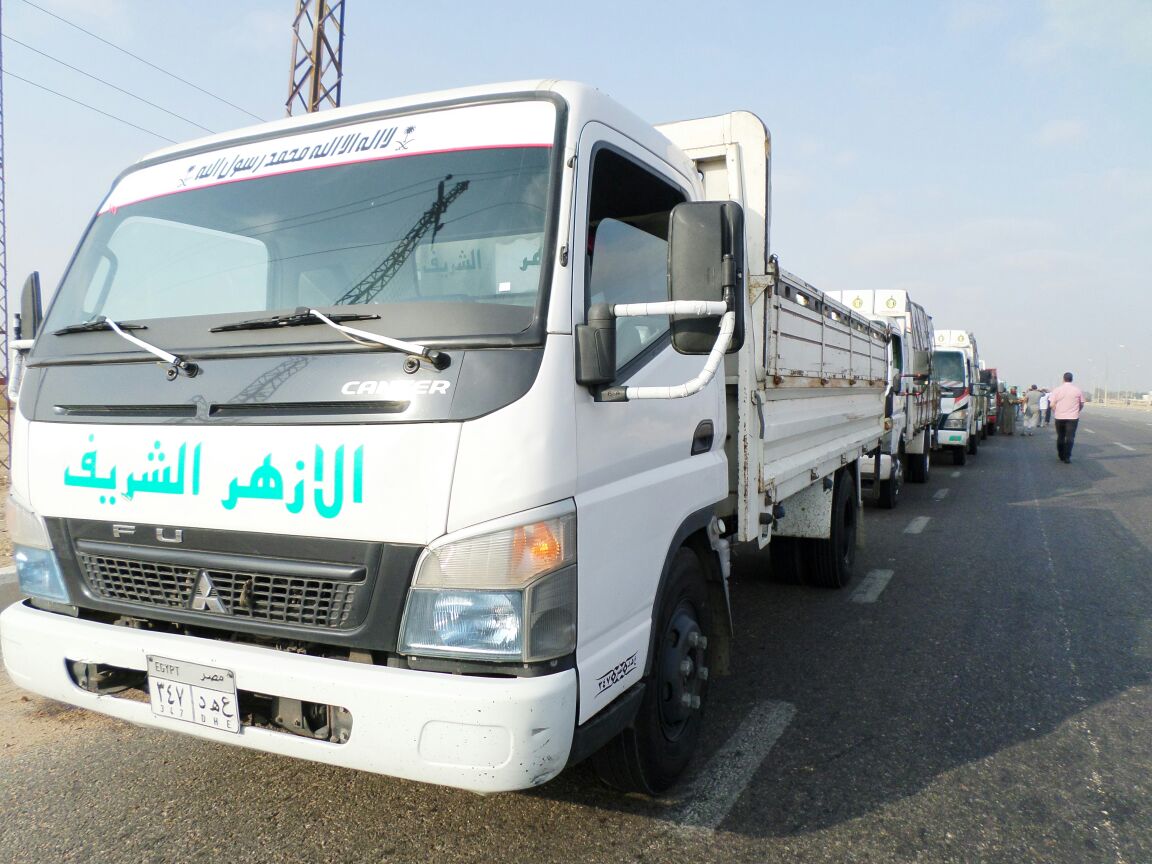 انطلاق قافلة المساعدات الثانية المقدمة من الأزهر إلى قطاع غزة (2)