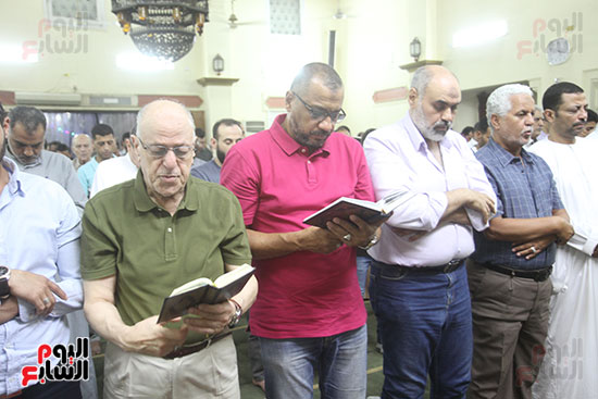 صور صلاة التراويح بمسجد مصطفى محمود (9)