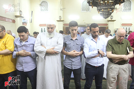 صور صلاة التراويح بمسجد مصطفى محمود (8)