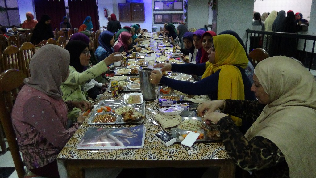 رئيس جامعة المنيا يشارك طلاب المدن الجامعية حفل الإفطار السنوى  (10)