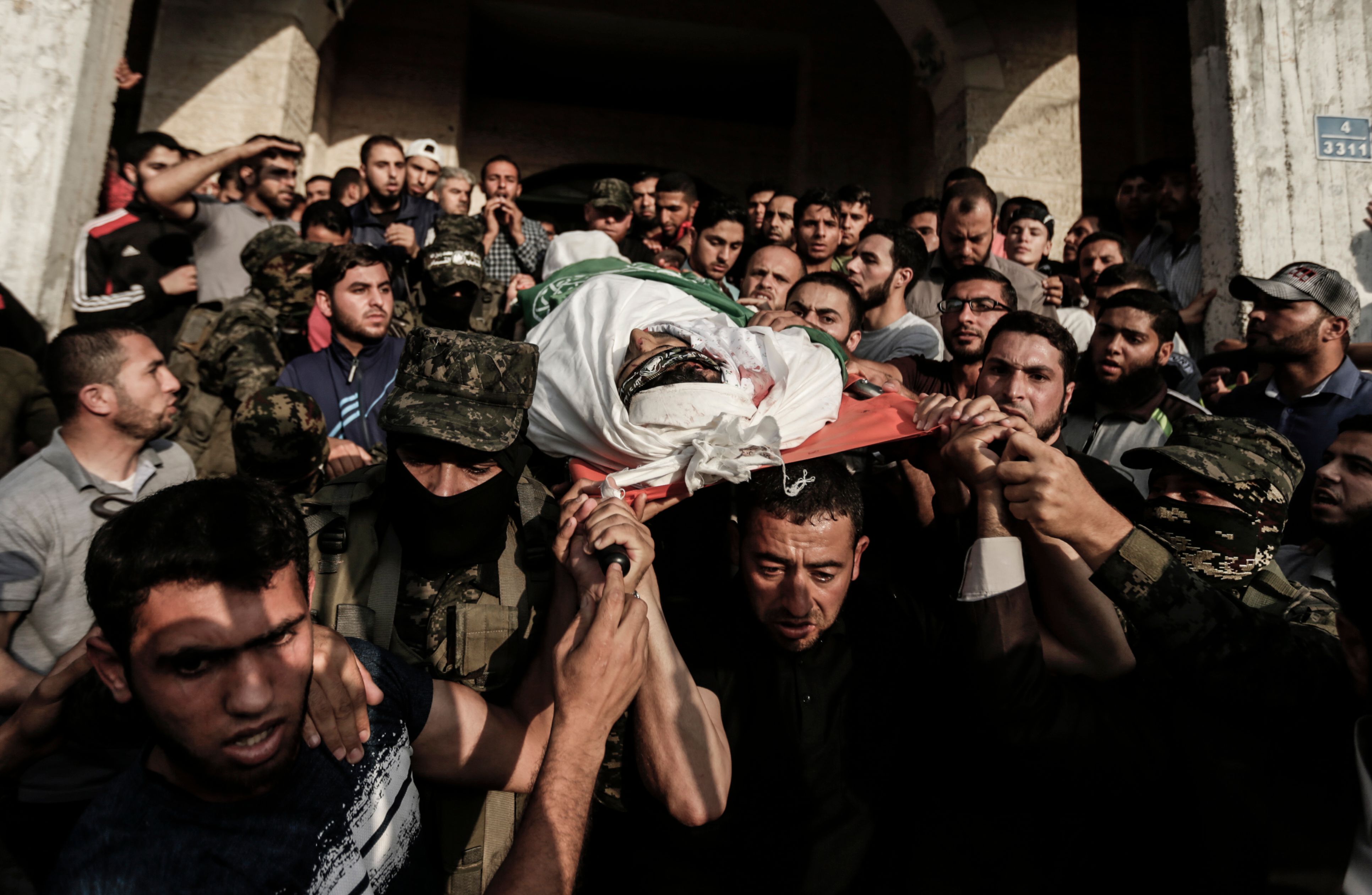 تشييع جثمان شاب فلسطينى