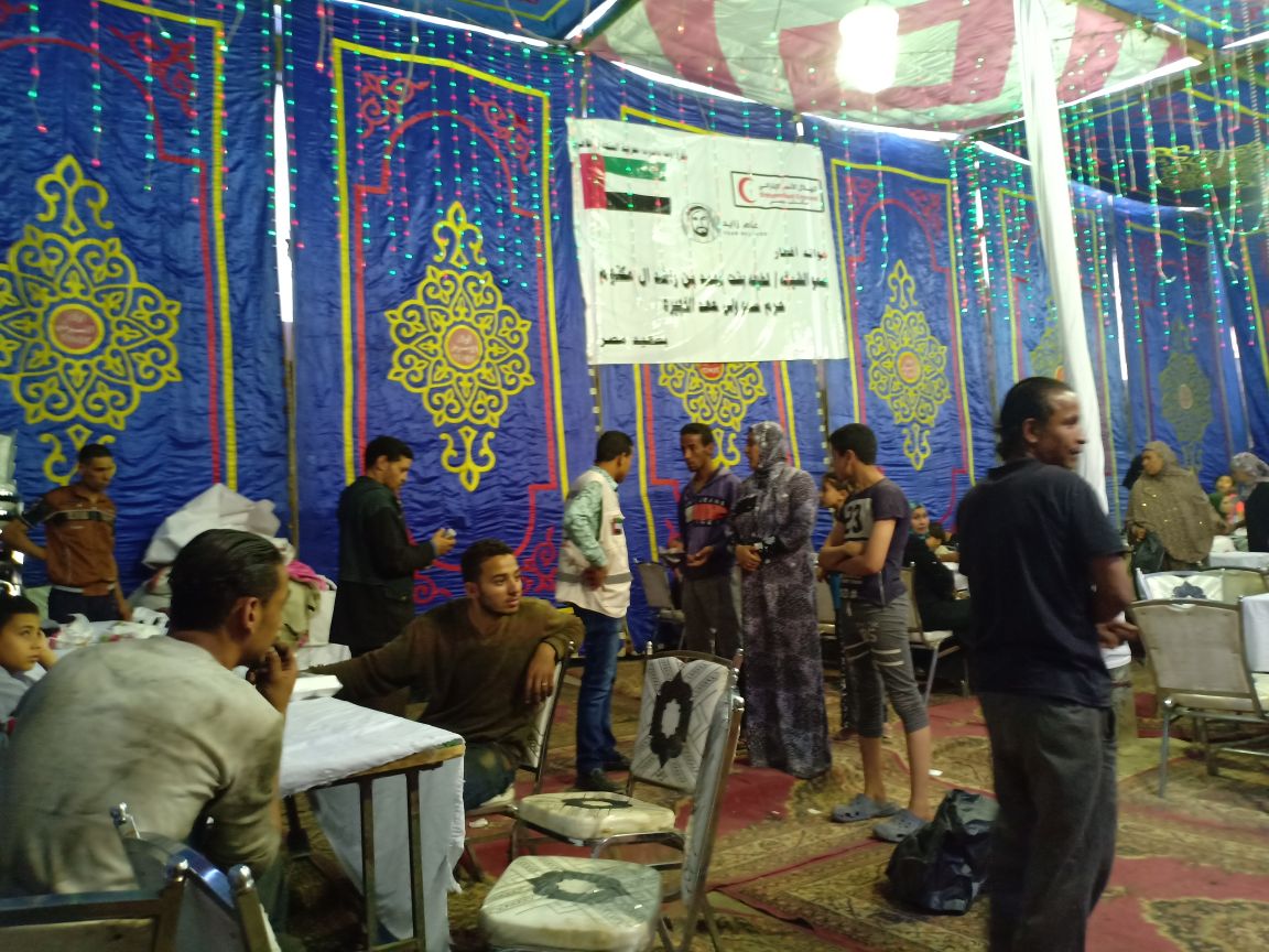 أنشطة متنوعة للهلال الأحمر الإماراتى بالقاهرة فى  رمضان (7)