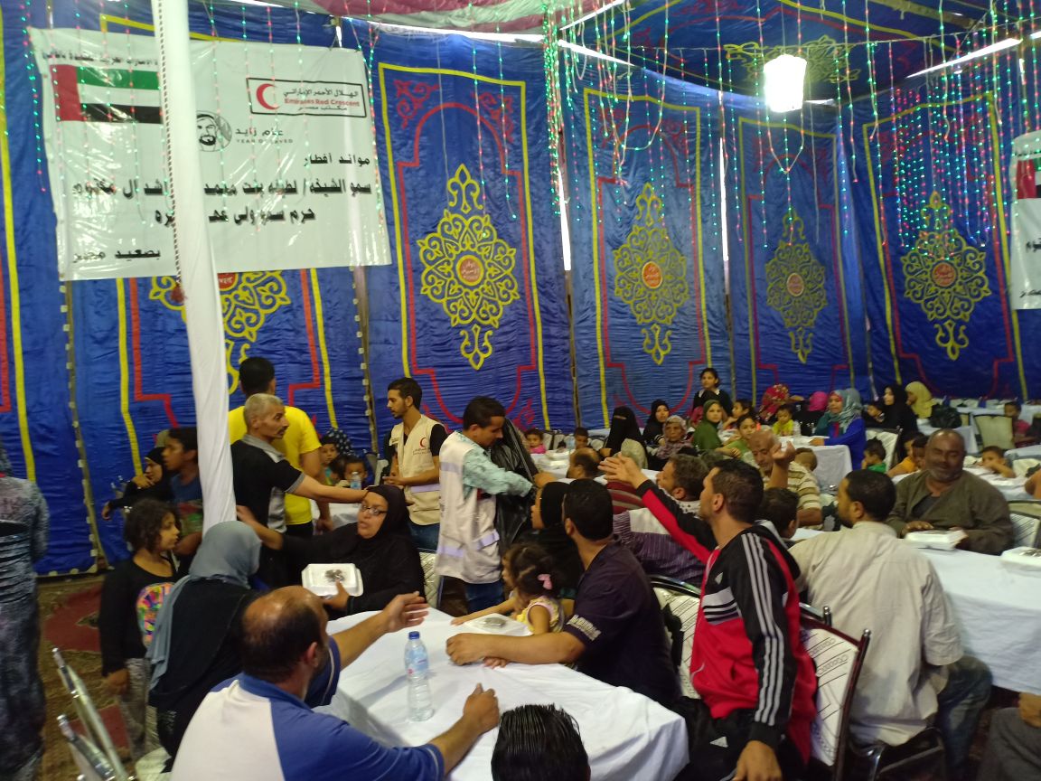 أنشطة متنوعة للهلال الأحمر الإماراتى بالقاهرة فى  رمضان (4)