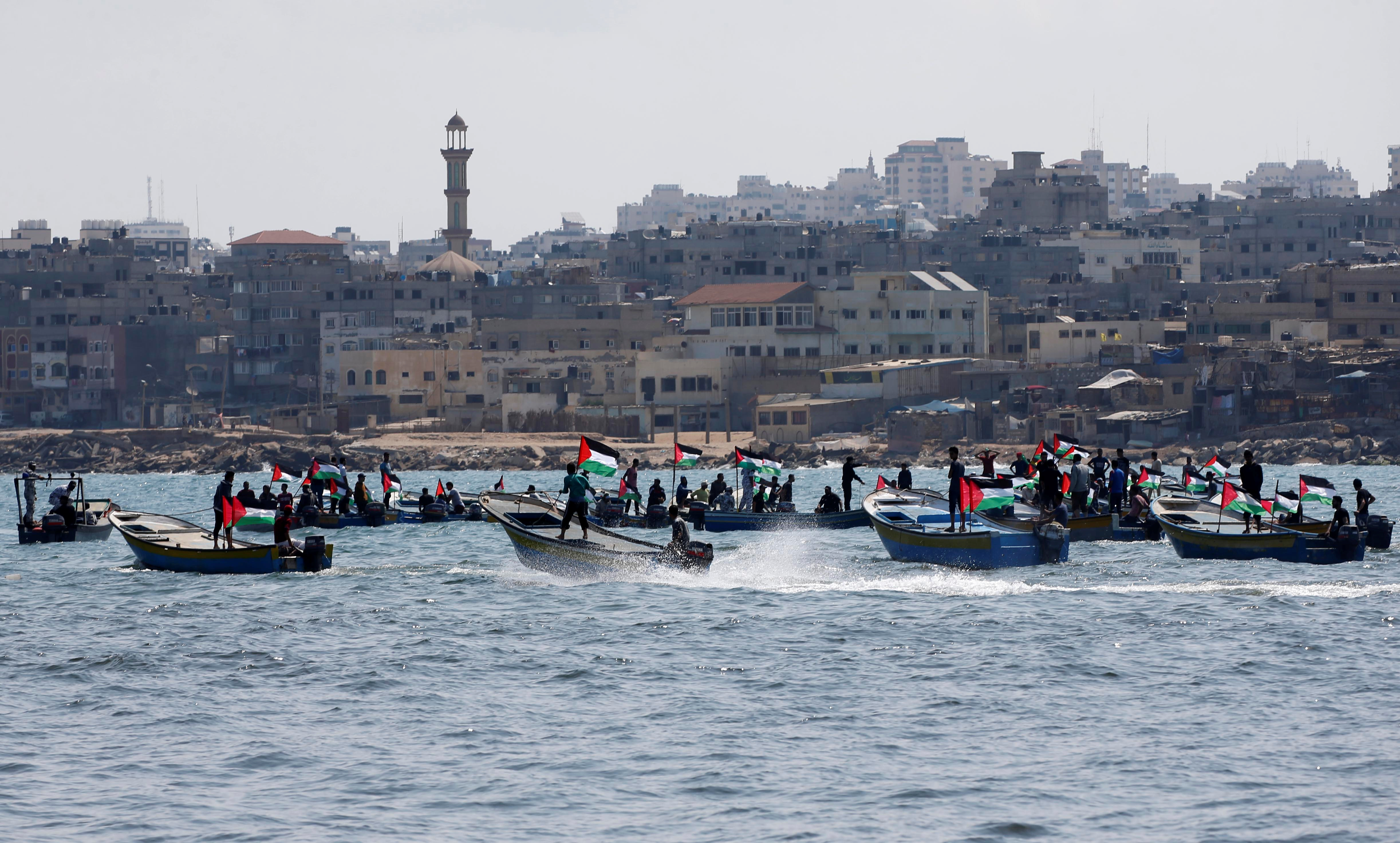 الأعلام الفلسطينية على المراكب 