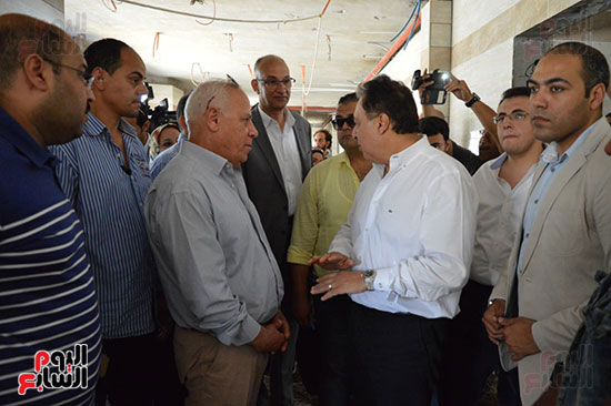 صور وزير الصحة يتفقد مستشفى بورسعيد العام (2)