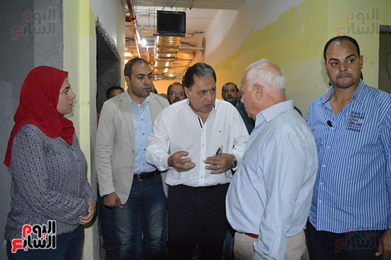 صور وزير الصحة يتفقد مستشفى بورسعيد العام (10)